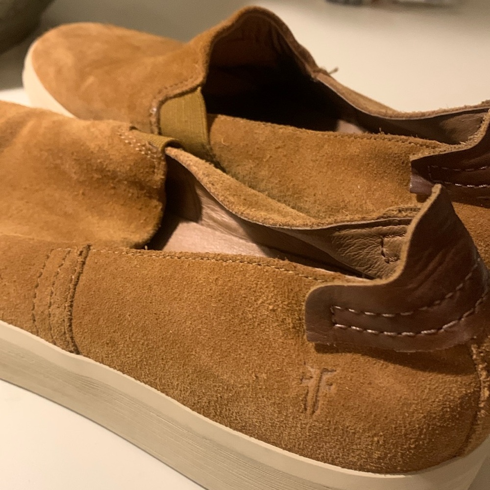 Mens Frye suede slip on shoes sz 10